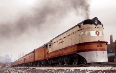Colour photograph of a Milwaukee Road Class-A Hiawatha 4-4-2 streamlined locomotive, Alco 1935-37; Locomotive Wiki.